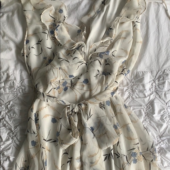 Flowery dress with floral design - Picture 2 of 2